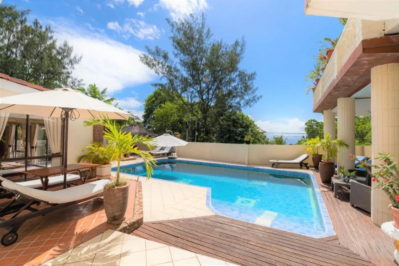 Spacious House With Shared Pool In Machabee Holiday home