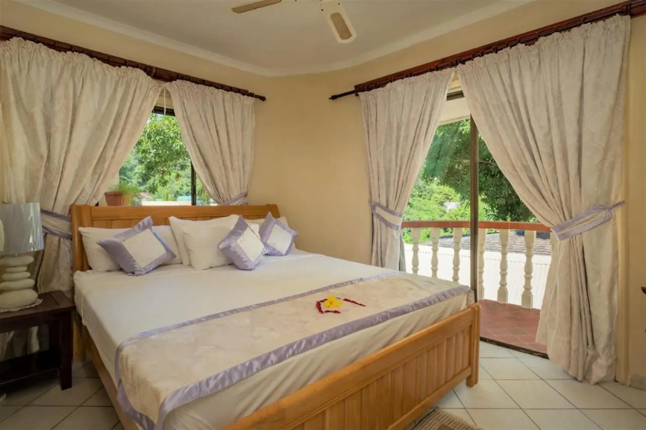 Spacious House With Shared Pool In Machabee