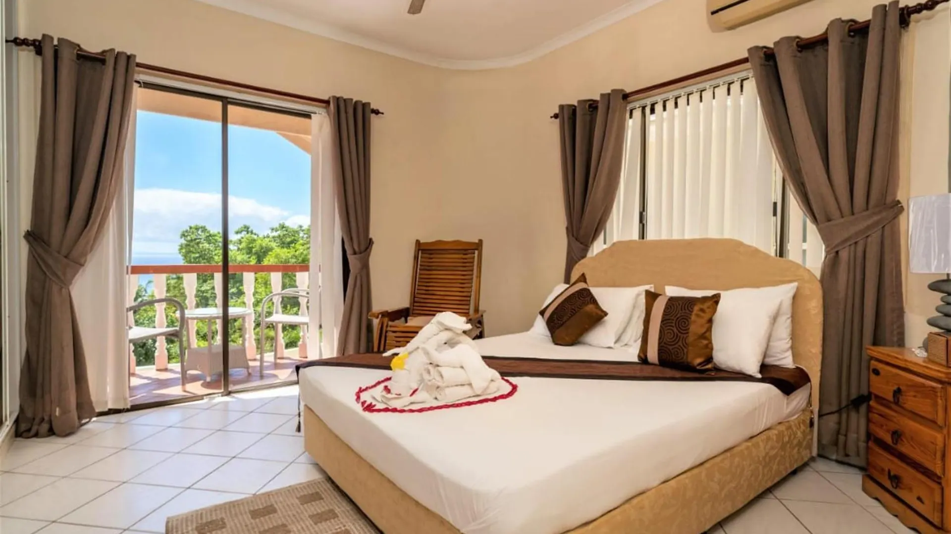 Spacious House With Shared Pool In Machabee Holiday home