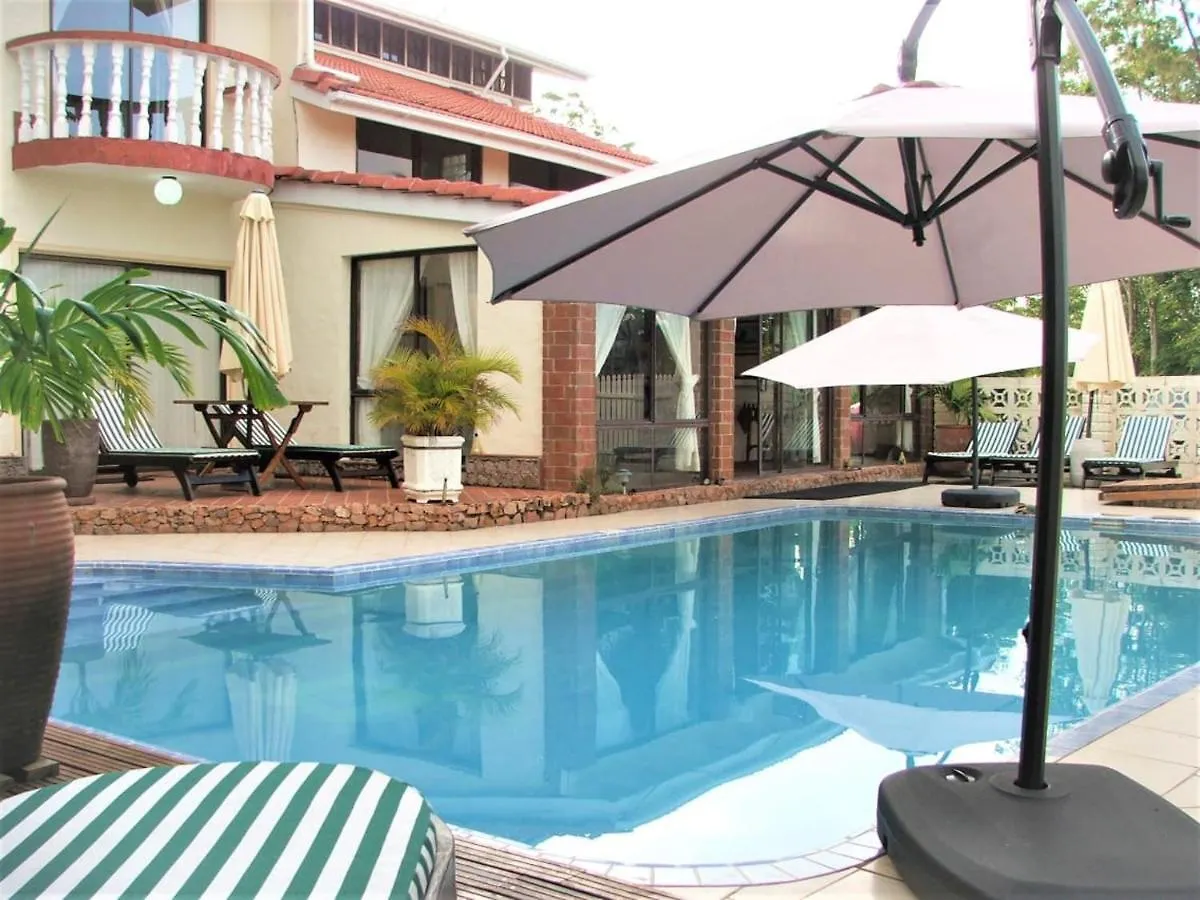 Spacious House With Shared Pool In Machabee