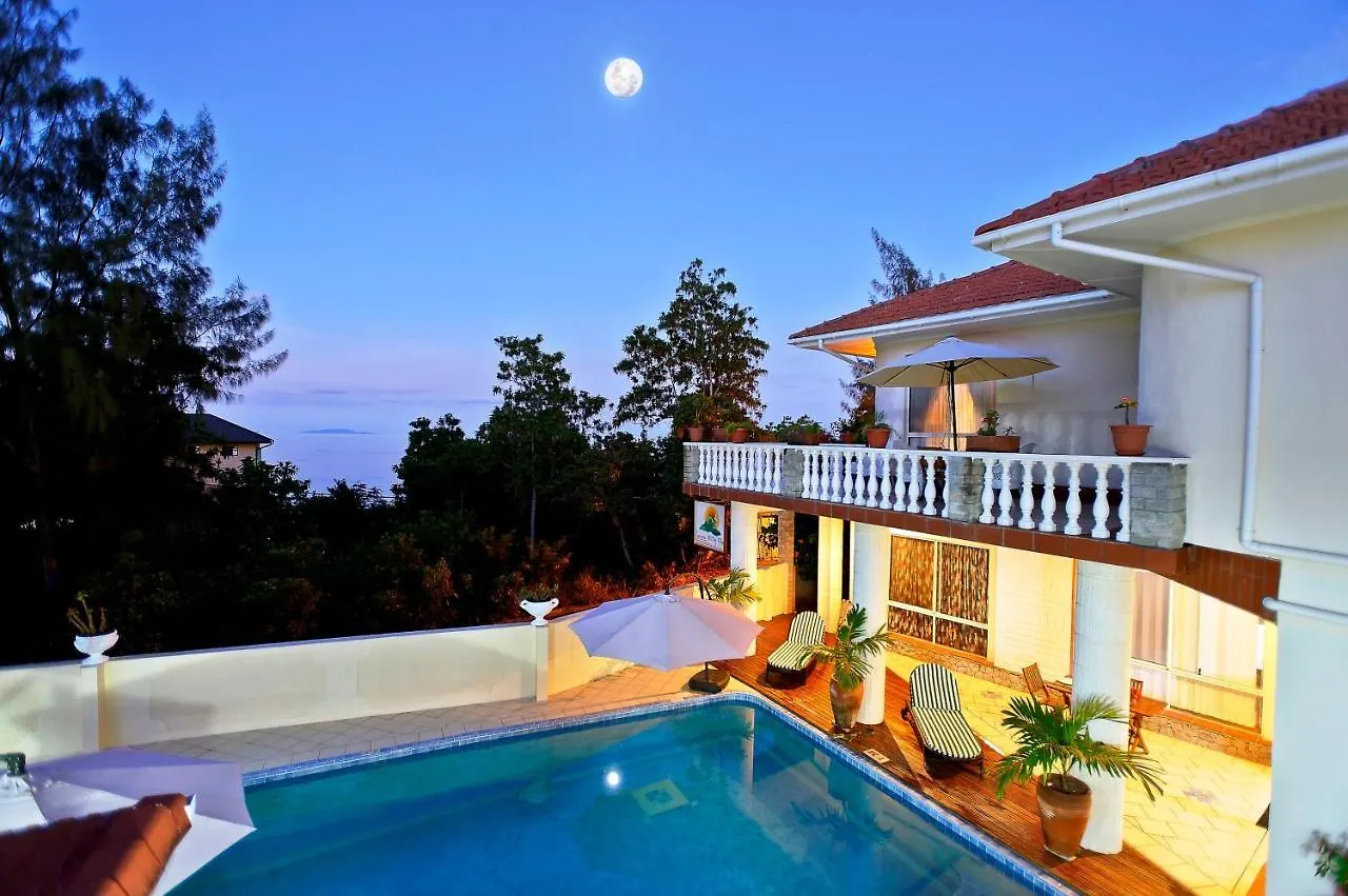 Spacious House With Shared Pool In Machabee Holiday home