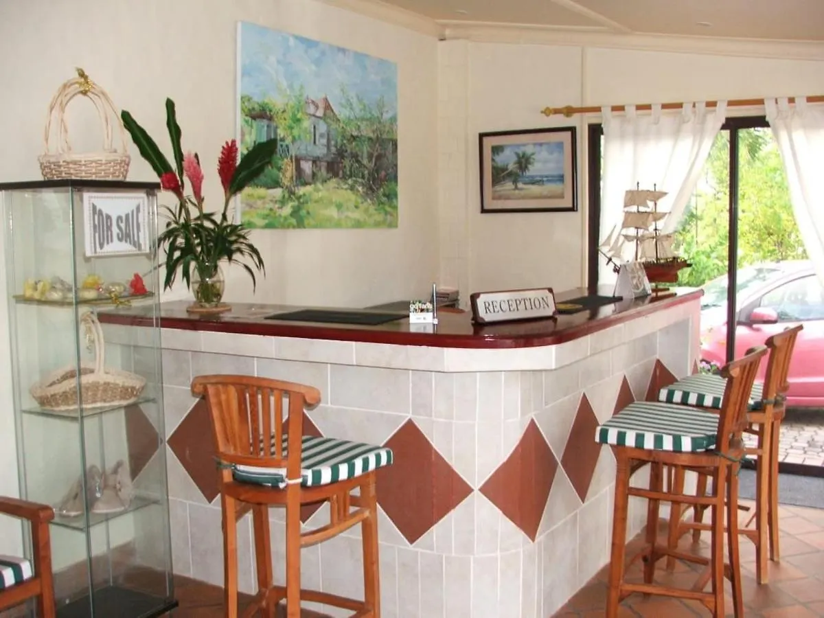 Holiday home Spacious House With Shared Pool In Machabee Seychelles