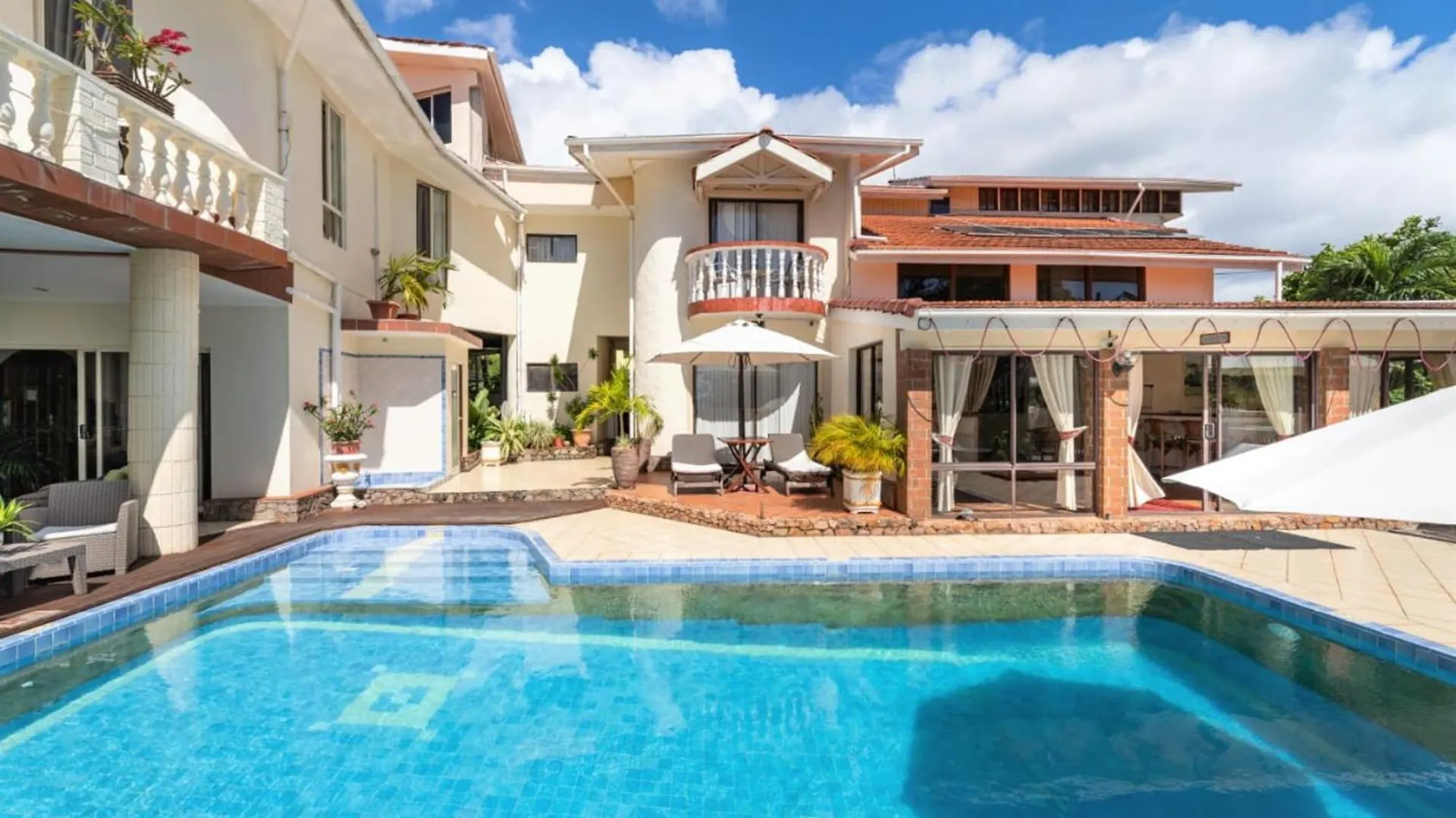 Spacious House With Shared Pool In Machabee Seychelles