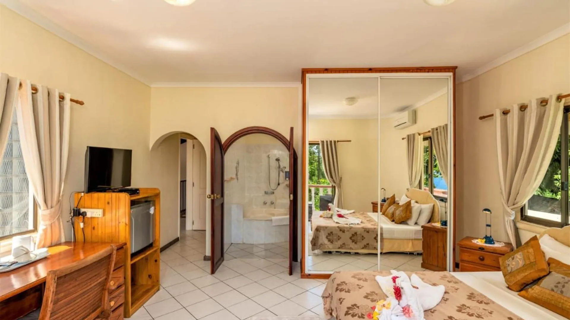 Holiday home Spacious House With Shared Pool In Machabee
